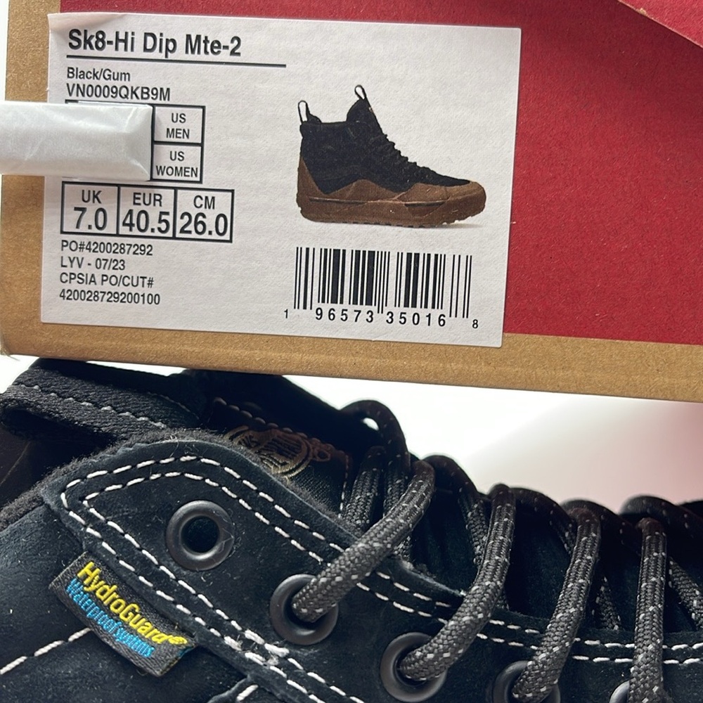 Vans Men’s Sk8-Hi Dip Mte-2
Black/Gum
VN0009QKB9M
Boots Cold Weather Sneakers - Picture 16 of 16
